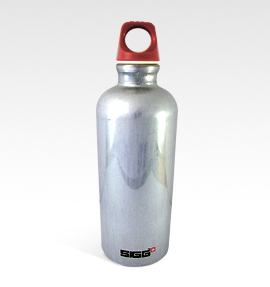 SIGG トラベラー 0.6L　アルミニウム（レッドキャップ）